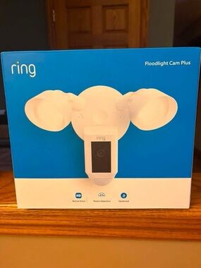 Ring Floodlight Cam Plus - White & Blue Packaging